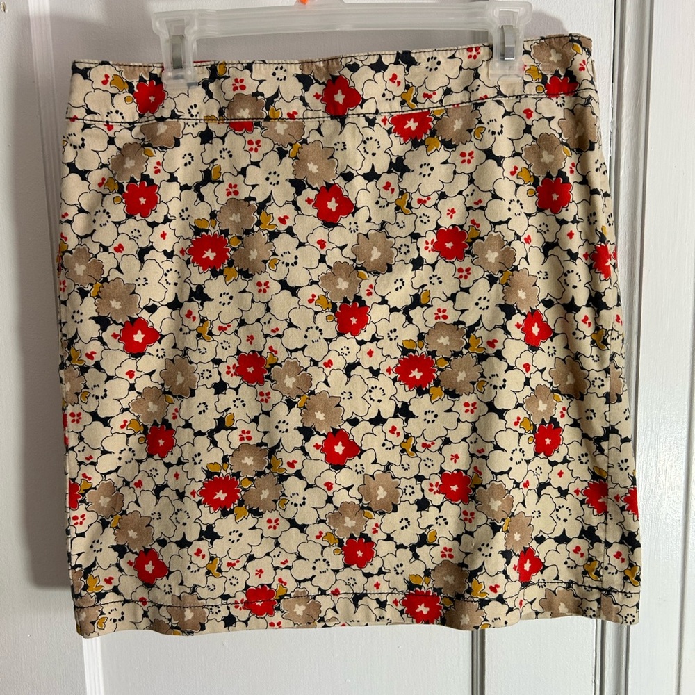 Loft adorable floral pencil skirt. Size 8.